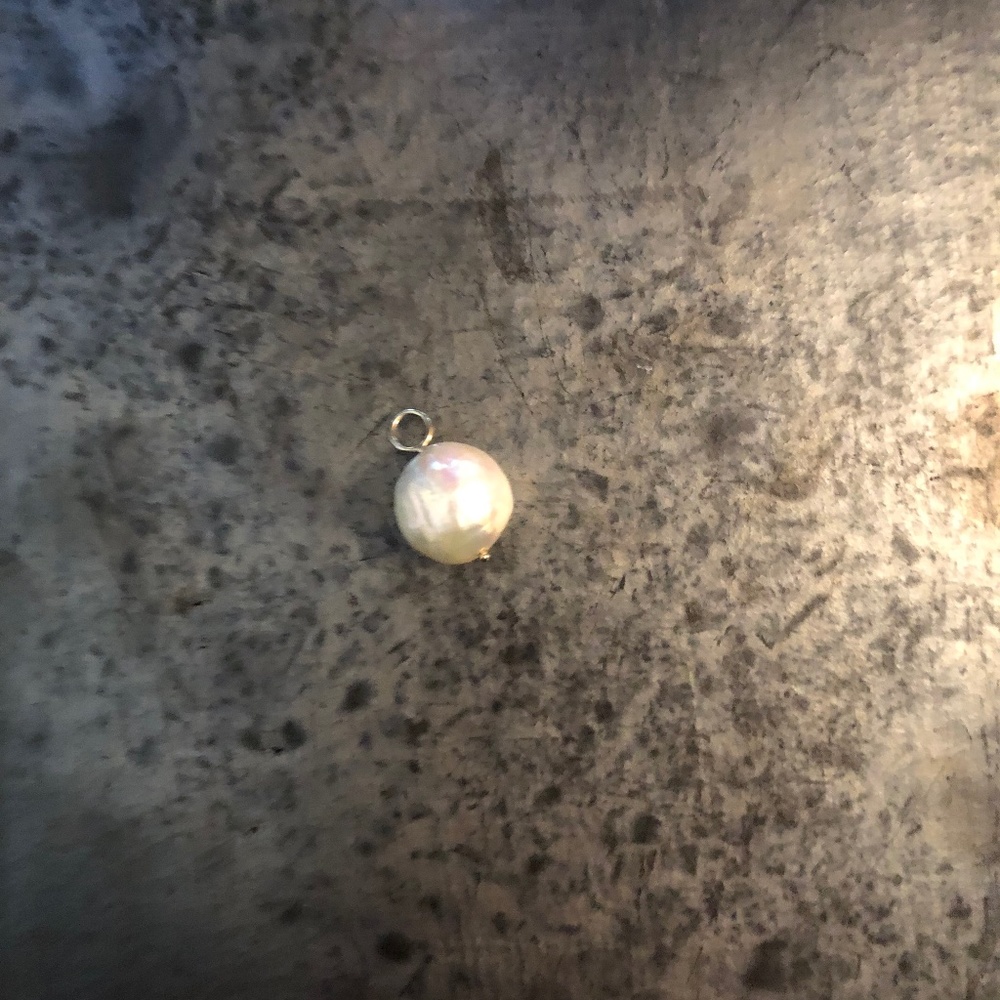 Pearl pendant/charm